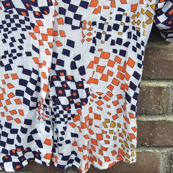 CAbi Grand Prix Geometric Print Button Dow Blouse Sz S - Picture 4 of 9